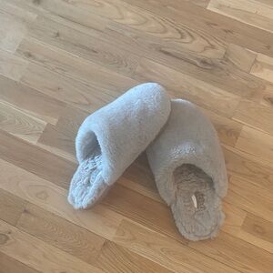 Mou cozy Tan Fuzzy sheepskin Slippers